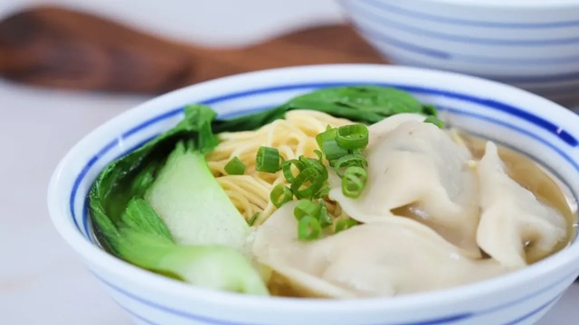 wonton noodle soup